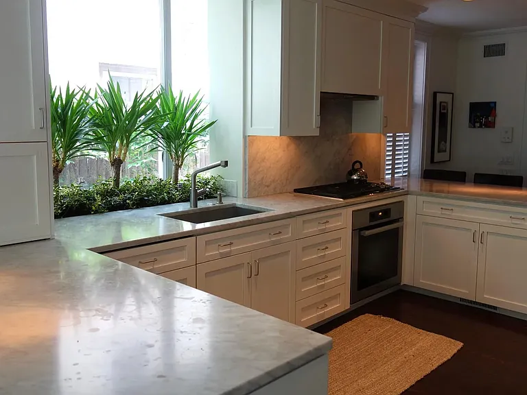 323 Pine St — Photo 11