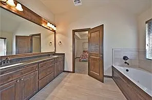 3216 NW 188th Ter — Photo 11