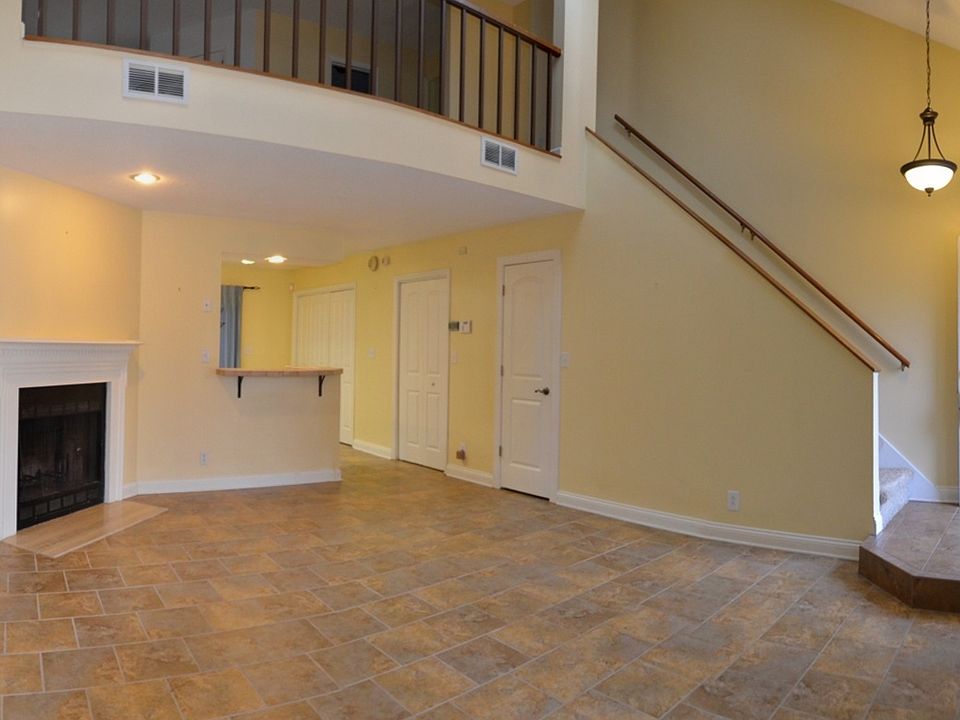 1st image of 103 Carriage Pl