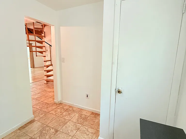 111 Red Maple Ln — Photo 6