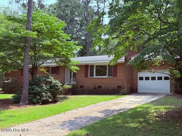 430 W Rhode Island Avenue, Southern Pines, NC 28387