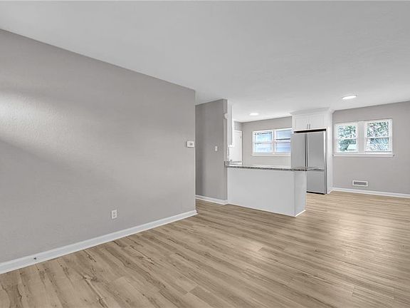 4th image of 2934 E Little Creek Rd