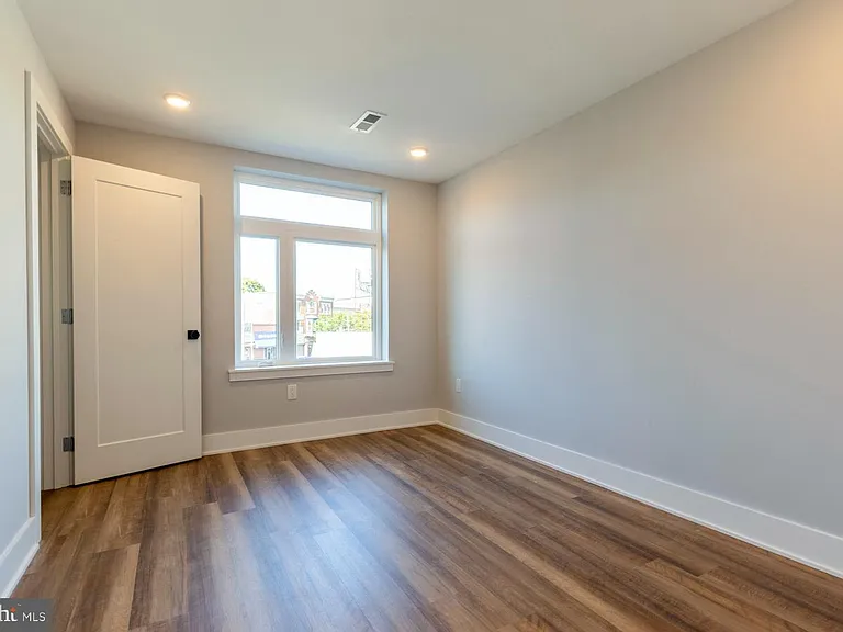 3965 Lancaster Ave #303 — Photo 10