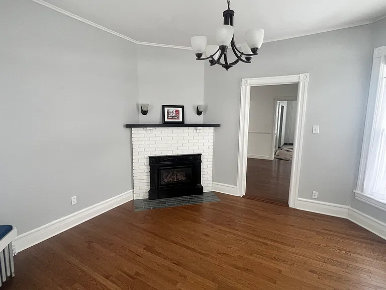 447 Glen St #1 — Photo 6