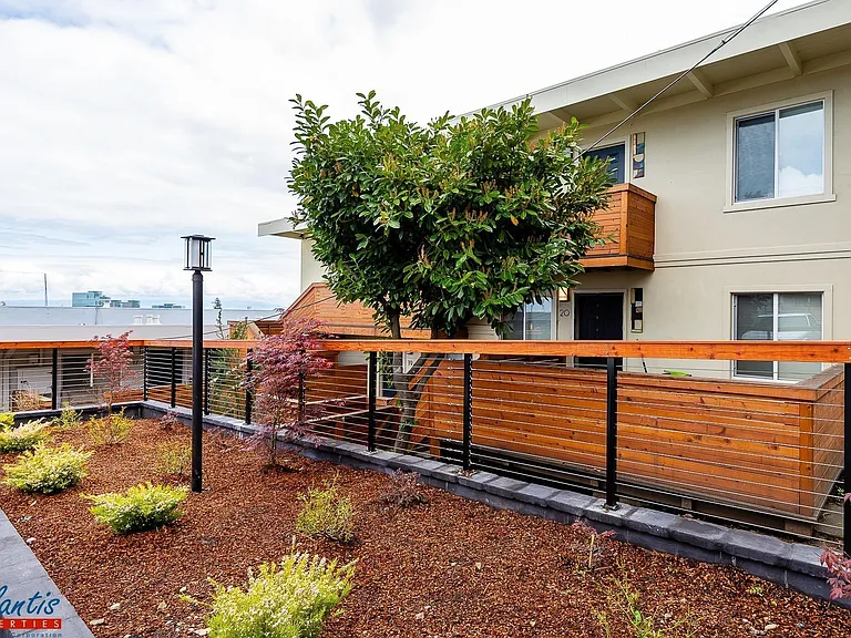 601 Middle Rd #8 — Photo 9