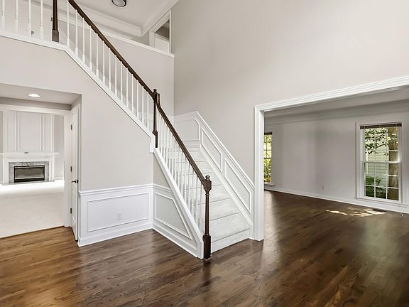 2nd image of 104 Strathburgh Ln
