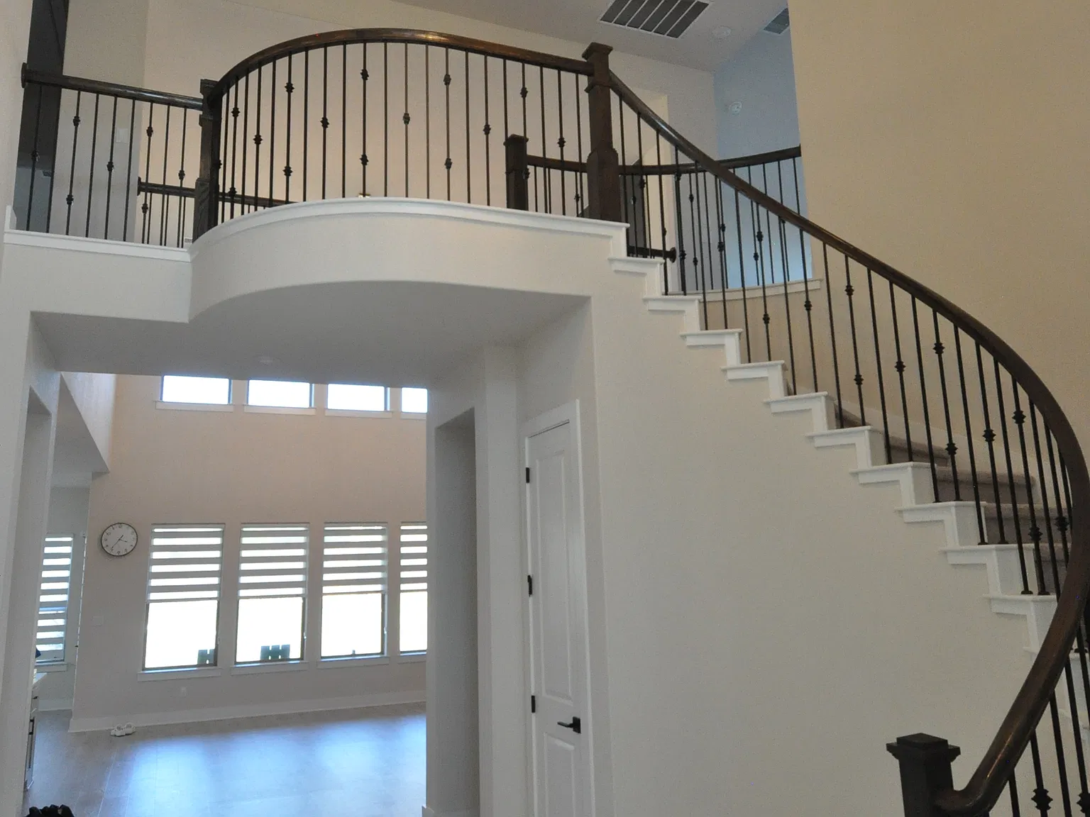 5 bed, 3387 sqft, $3,500 — Photo 3