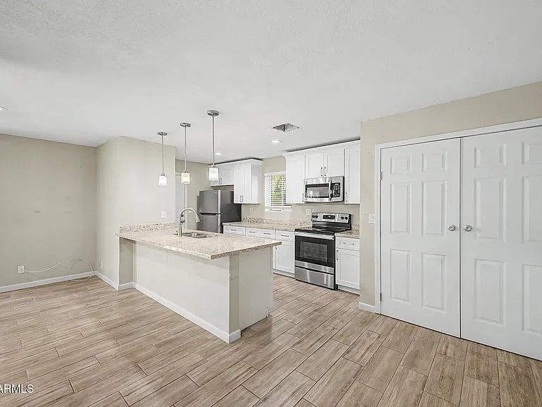 950 E Lilac Dr — Photo 12