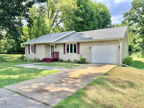 135 Pembroke Rd SW, Poplar Grove, IL 61065