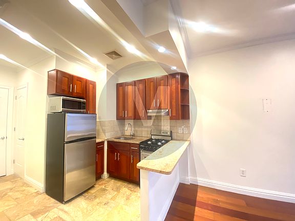 5th image of 1057 1st Ave Frnt 2