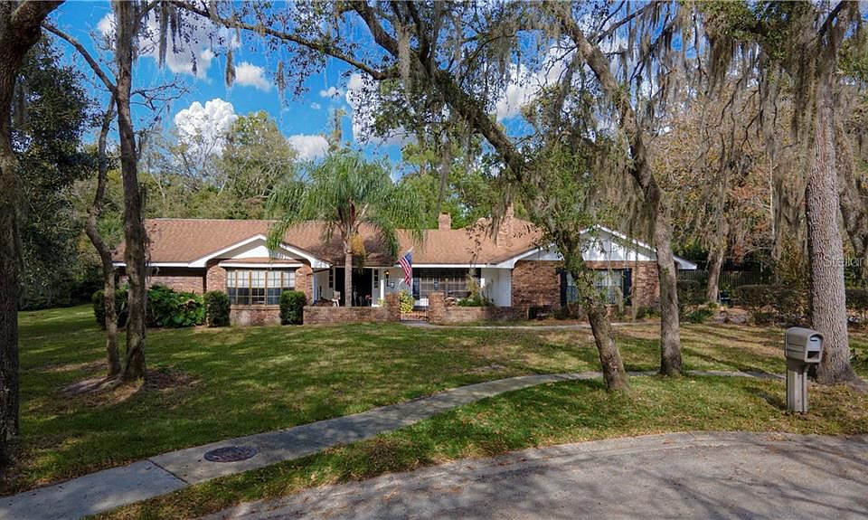 1st image of 600 Meadow Ln