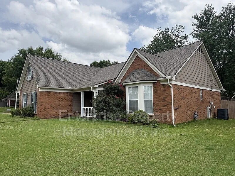3 bed, 2.0 bath, 1732 sqft, $1,895 — Photo 1