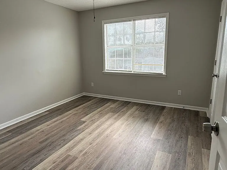 1331 Edgewood Dr — Photo 6