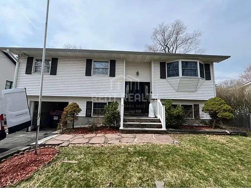 16 Houston Ave Photo 1