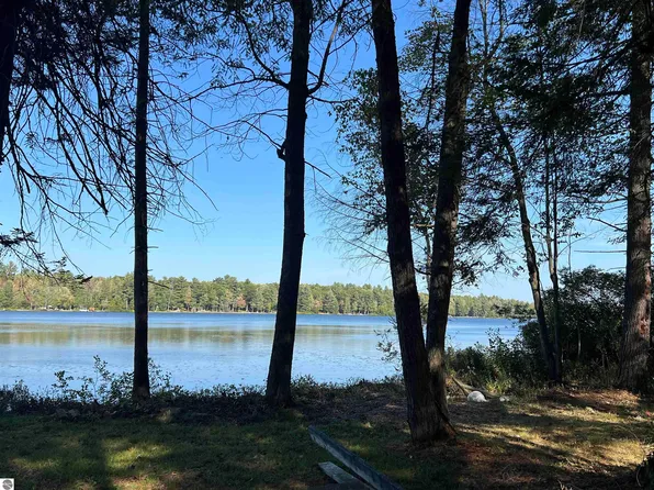 5532 Kerbyson Dr SE, Kalkaska, MI 49646