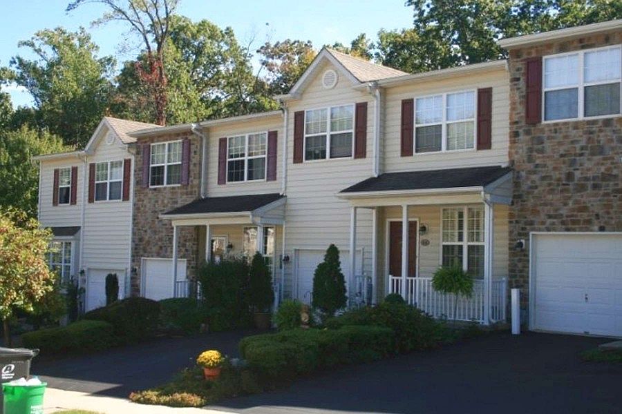2nd image of 116 Avon Ct