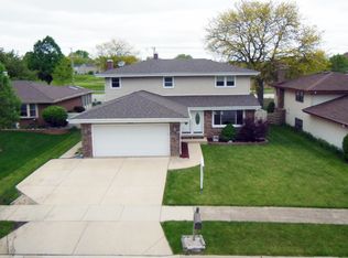 345 Alabama Trl, Carol Stream, IL 60188