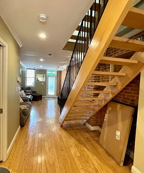 2433 Foster Ave — Photo 5
