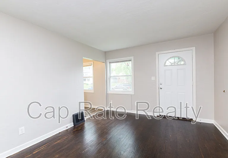 324 S Powell Ave — Photo 9
