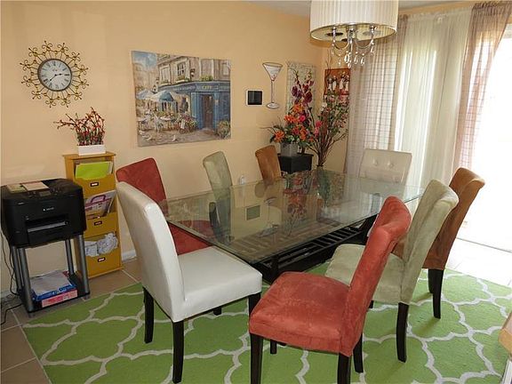 3rd image of 500 Greenbriar Ave