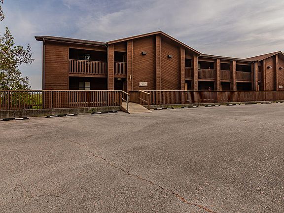 3rd image of 70 Dogwood Park Trl