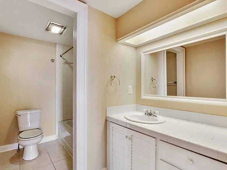 419 E Broughton St #4 — Photo 16