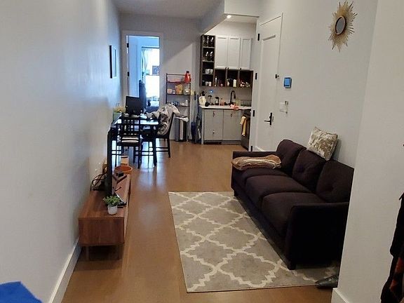 3rd image of 331 Vernon Ave APT 3L