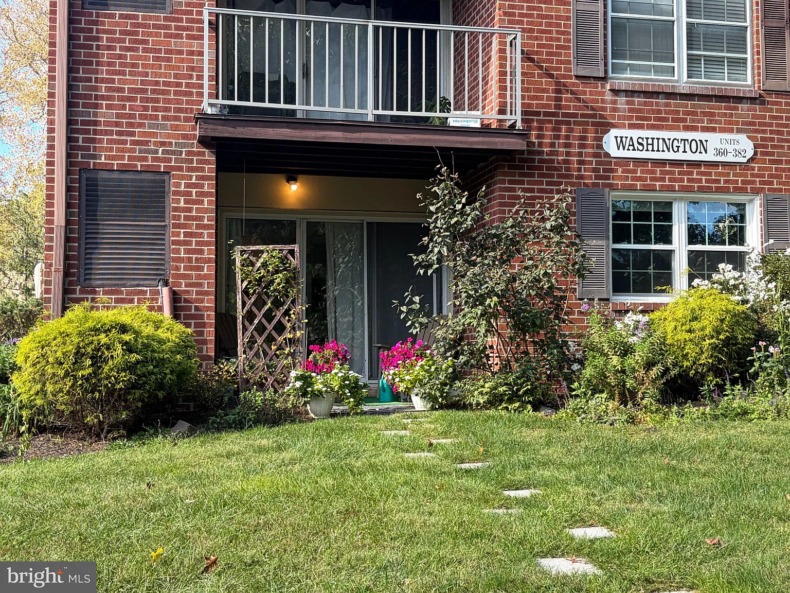1 bed, 1.0 bath, 819 sqft, $1,700 — Photo 3