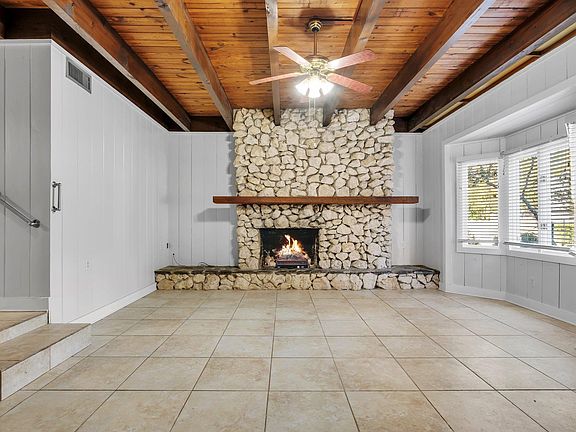 4th image of 133 Oak St APT 13