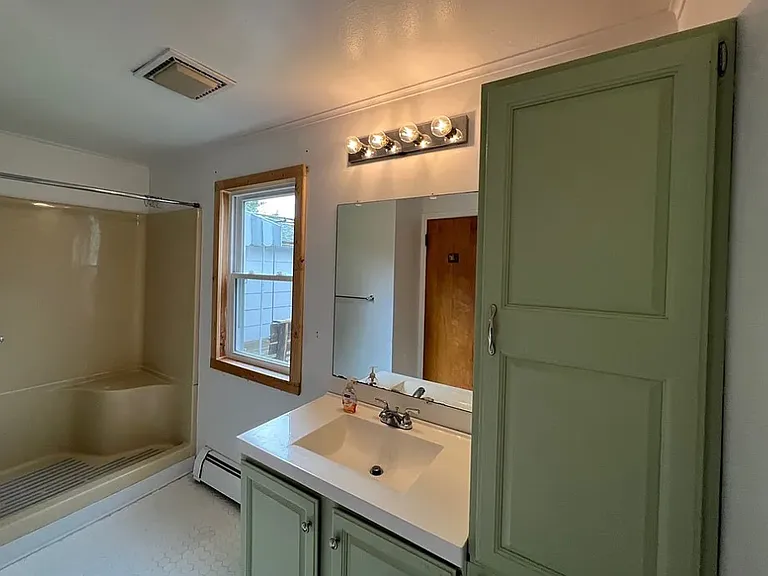 76 Harding Ave — Photo 10