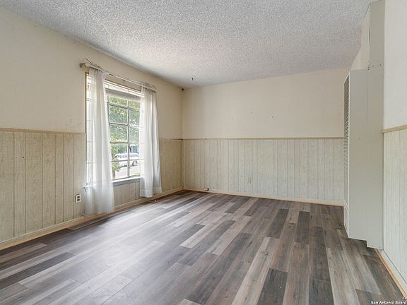 2nd image of 139 LOMA PARK DR