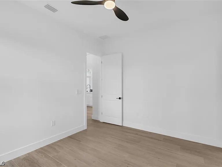 133 West Dr — Photo 26