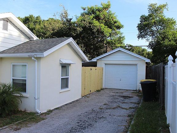 3rd image of 1416 De Leon St