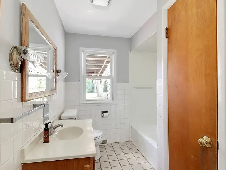 725 Dale St — Photo 11