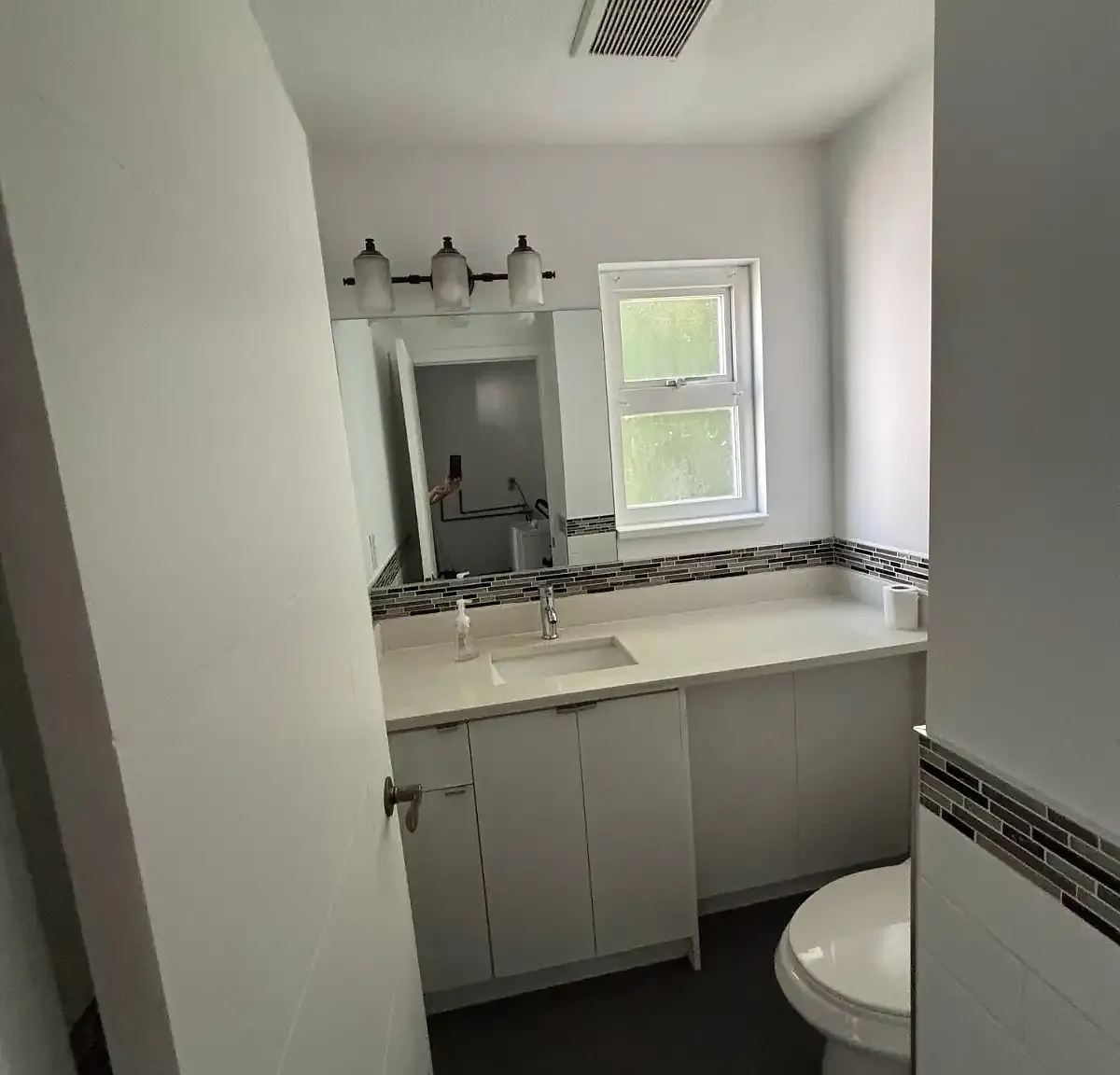 3 bed, 1360 sqft, $2,900 — Photo 3