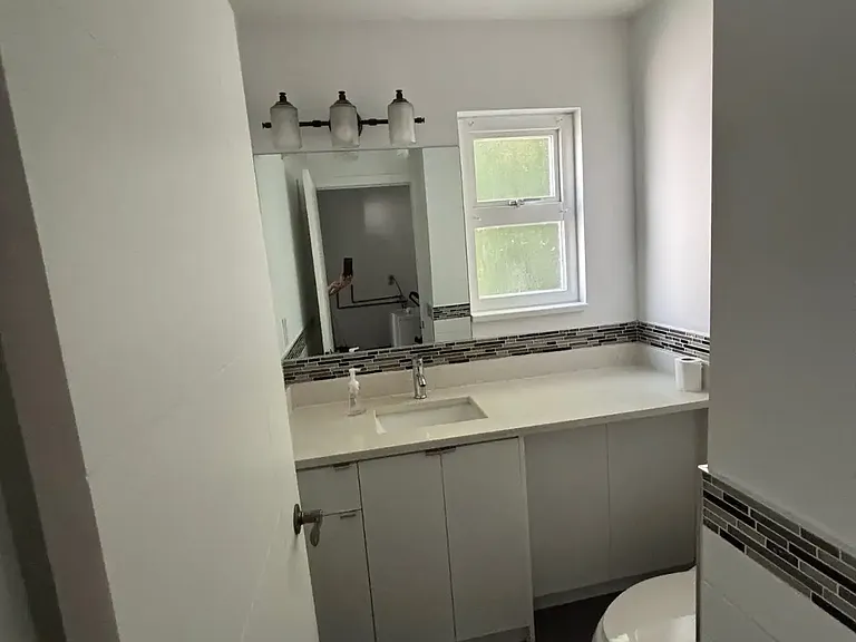612 Godwin Ct #6 — Photo 4