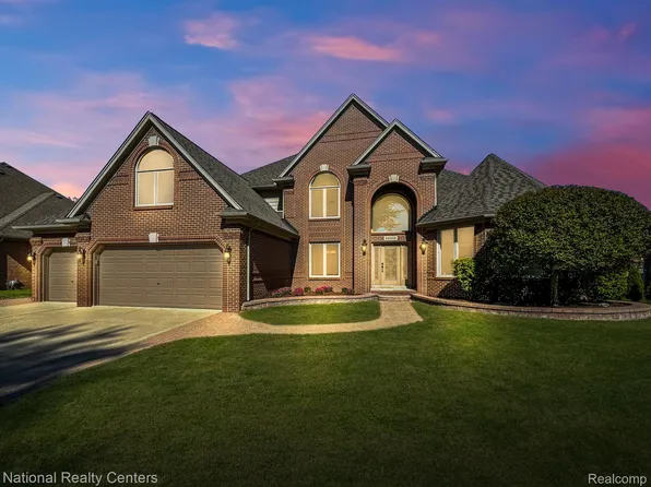 28015 Cambridge Dr, Harrison Township, MI 48045