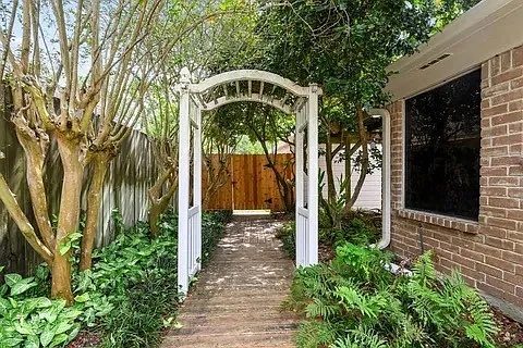 3615 Fairvalley Dr — Photo 40