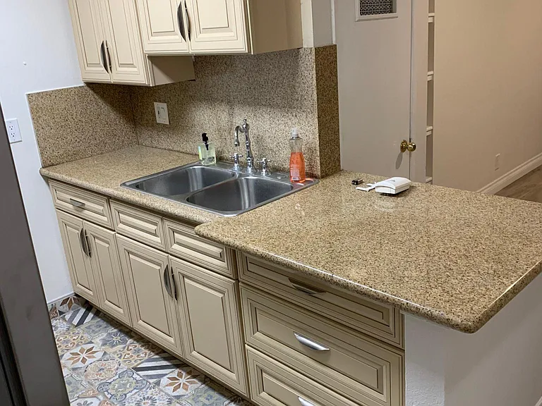 1726 Winona Blvd #201 — Photo 15