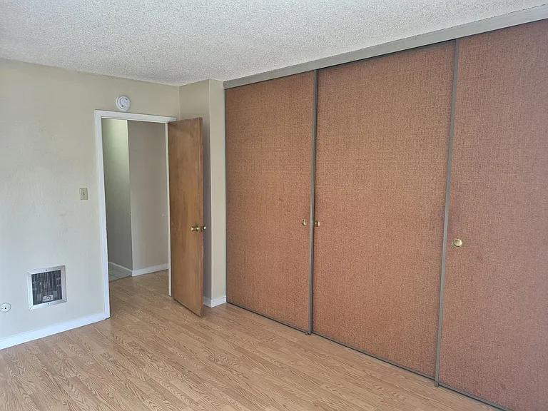 Lester Ave — Photo 13