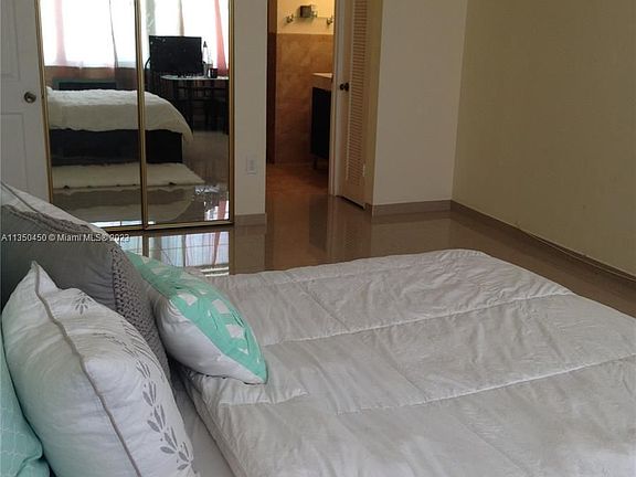 5th image of 18071 Biscayne Blvd APT 1003