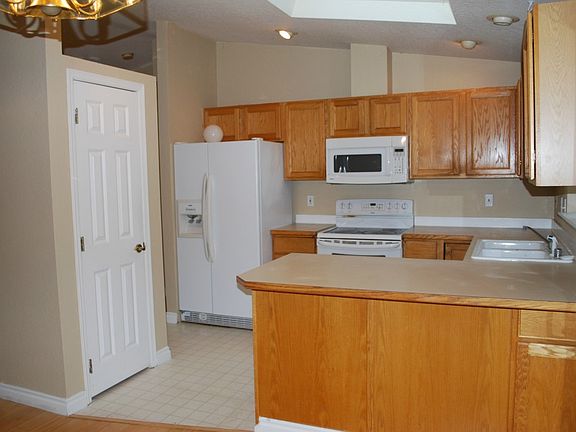 5th image of 8523 13th Pl NE