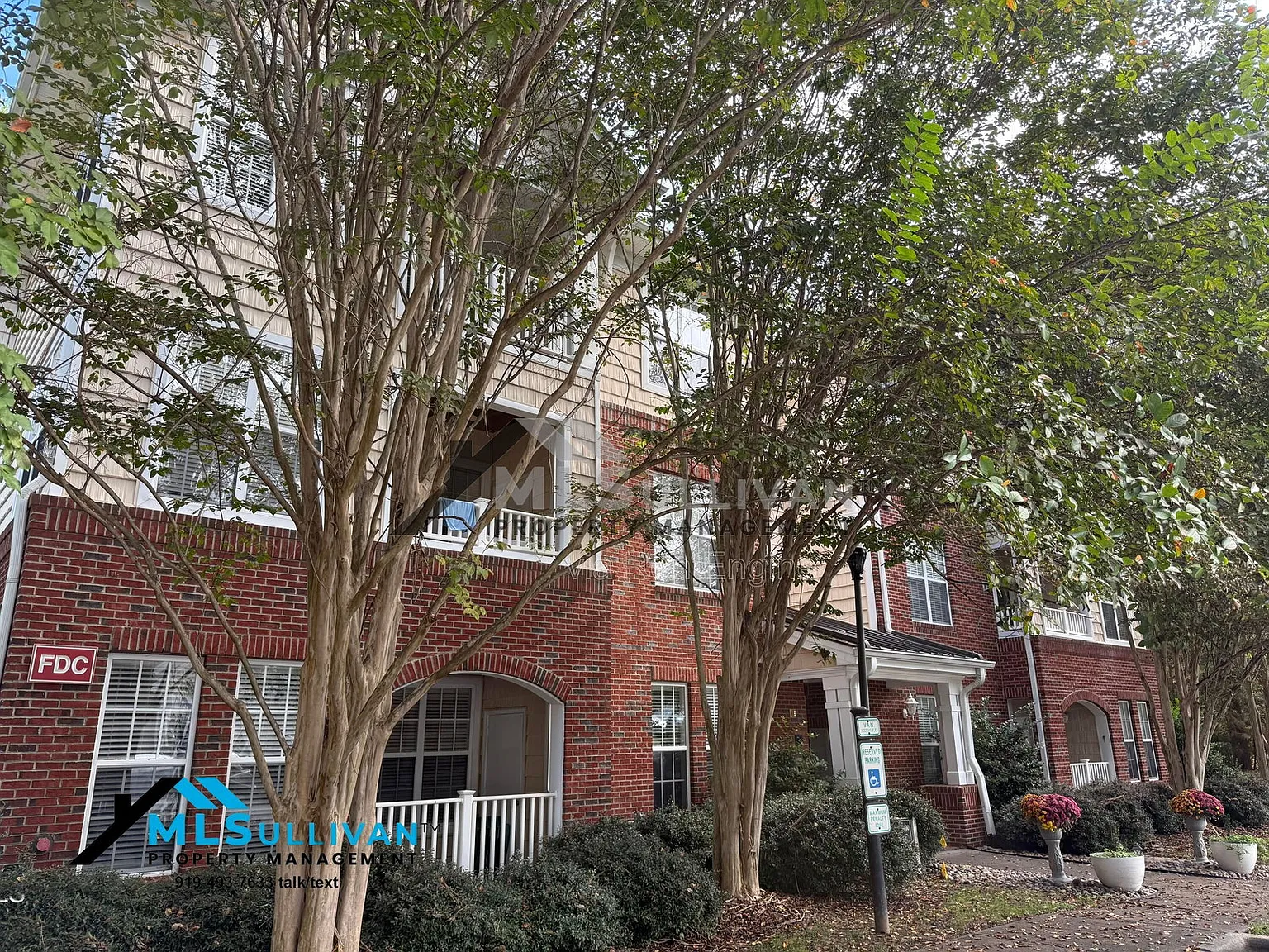 3 bed, 2.0 bath, 1500 sqft, $1,949 — Photo 1