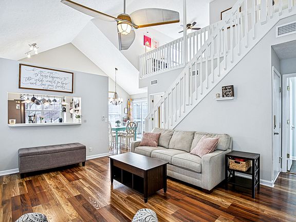 3rd image of 5611 Royal Ct