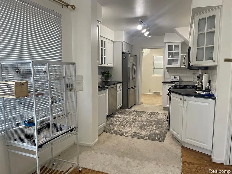 740 N Vernon St — Photo 5