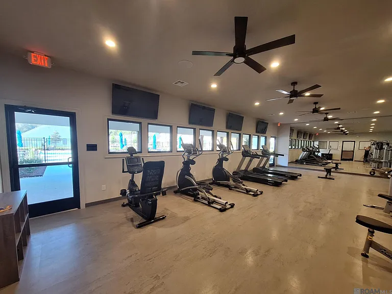 8028 Pine Valley Dr — Photo 18