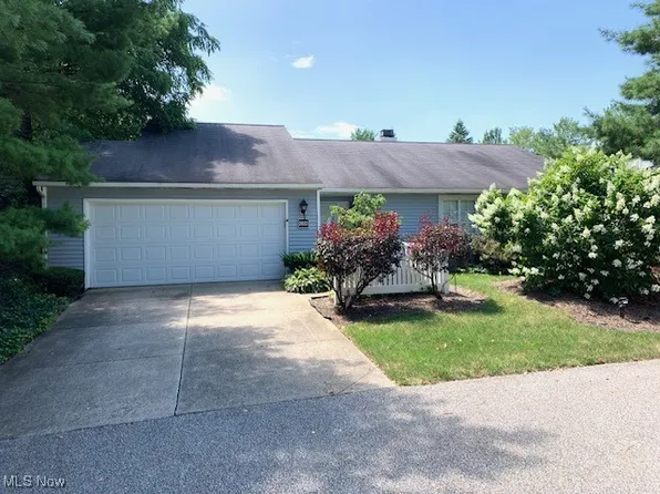 2033 Fordham Ct, Akron, OH 44313