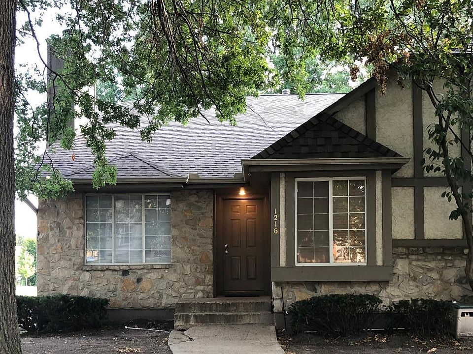 1st image of 1216 NW Village Dr