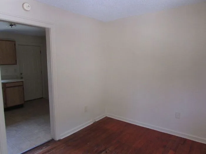 121 Dixie Dr — Photo 3
