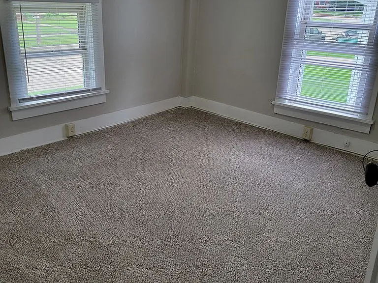 533 W Kinne St — Photo 17